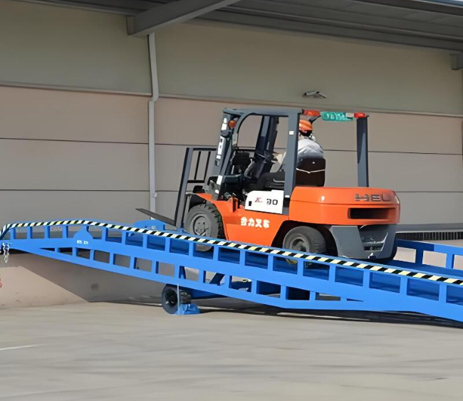 郾城移动式卸货平台（叉车用）